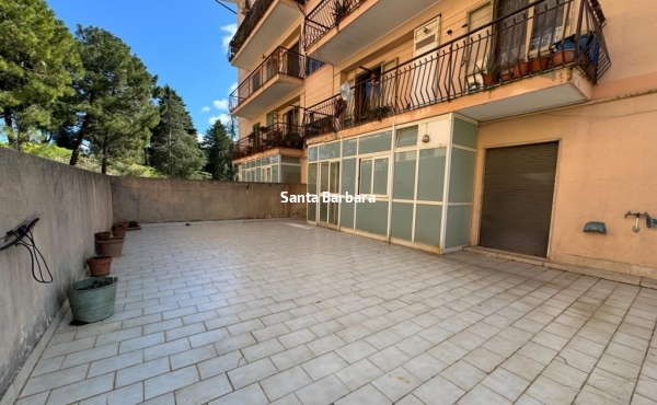 Luminoso appartamento con ampi terrazzi.