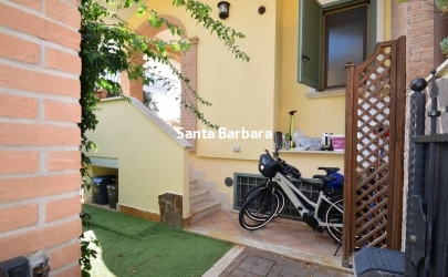 Fregene, Elegante villa bifamiliare con posto auto di proprietà, in Via Numana
