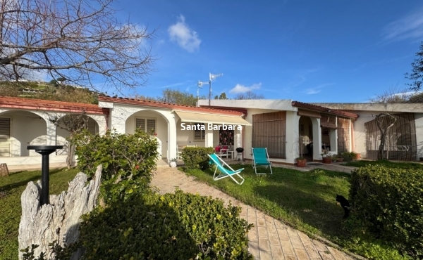 Elegante villa a 800 metri dal mare 