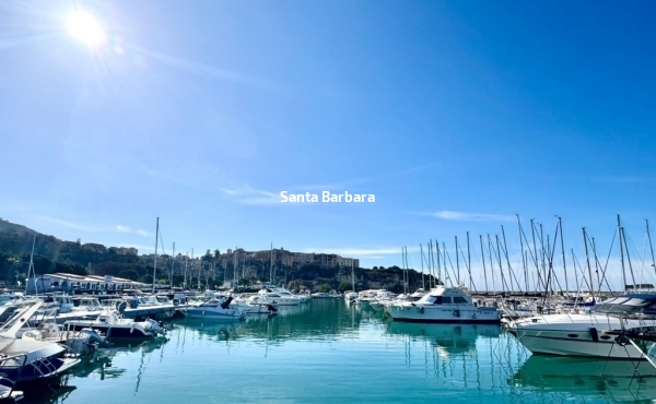 Residenza Esclusiva e terrazzo con vista sulla città di Tropea e sul mare a 200 Metri dalla spiaggia e dal porto.
