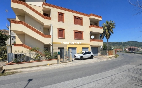 Appartamento con terrazzo esclusivo. 